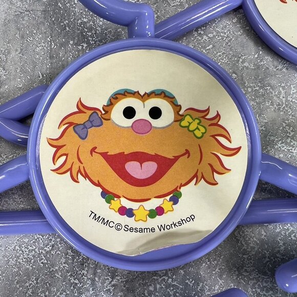 Vintage Lot of 4 Sesame Street Clothes Hangers Plastic Cookie Monster, Chloe - Picture 5 of 10